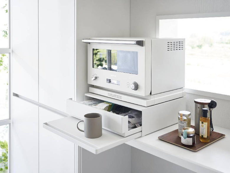 スチール製ツーウェイキッチン家電収納タワー、下引き出しとスライドテーブル付きのモダンなキッチンインテリア