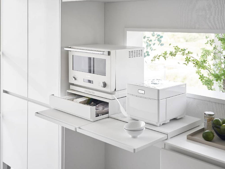 タワー型のツーウェイキッチン家電下引き出しとスライドテーブルを備えた収納ユニット