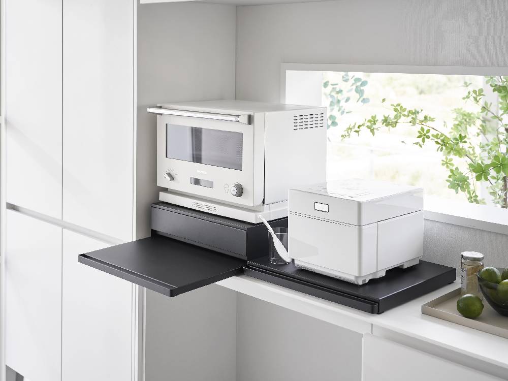 タワー型のツーウェイキッチン家電下引き出しとスライドテーブルが付いたスチール製キッチン収納キャビネット