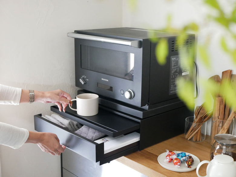 タワー型ツーウェイキッチン家電下引き出しとスライドテーブルを備えたスチール製キッチン収納ユニット