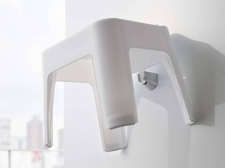 シルバー色のポリプロピレン製引っ掛け風呂イス SH30の製品画像