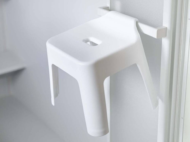 プラスチックとシルバーでデザインされたタワー引っ掛け風呂イス SH30、家庭用ハードウェア付き