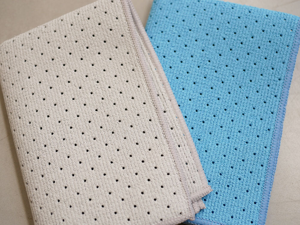 ティディのウォームグレー色ポルカドット柄拭き跡を残さないワイプクロス