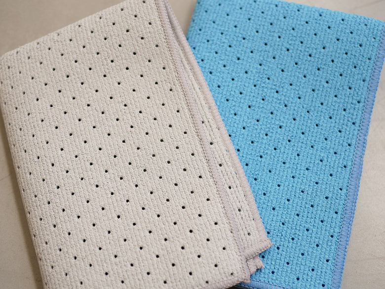 ティディのウォームグレー色ポルカドット柄拭き跡を残さないワイプクロス