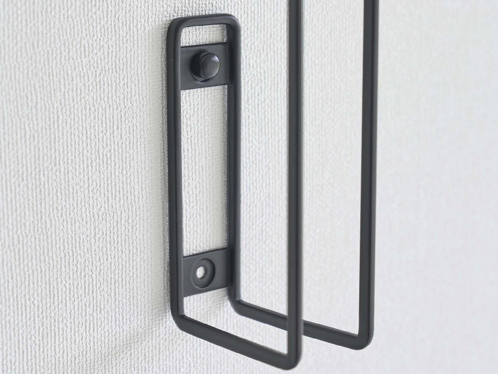 銀色のアルミニウム製タワー型ウォールトイレットペーパーホルダー