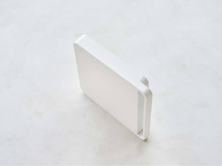 tower/タワーの自立型正方形台車。ポリプロピレン製でスチールキャスターを備え、40kgまでの耐荷重。