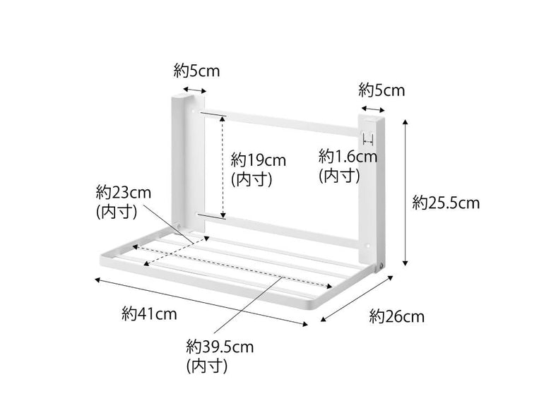 スチール製の石こうボード対応折り畳み棚が壁に設置され、複数の棚と折りたたみテーブルが整然と配置されている様子