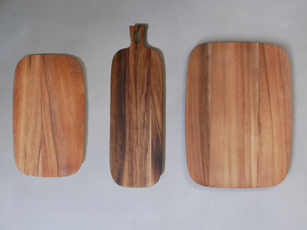 IBUKICRAFTの耐熱陶器製魚焼きグリルプレートと木製ウッドボードのセット