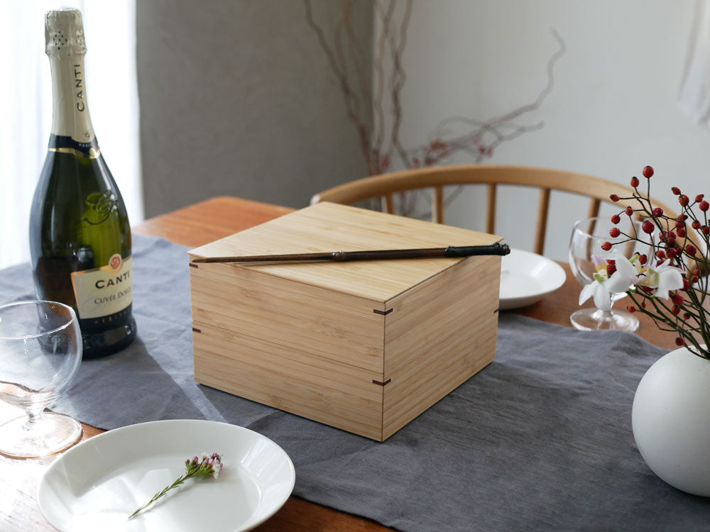 公長斎小菅の竹製二段重箱、ウレタン塗装された自然素材の木製ボックス