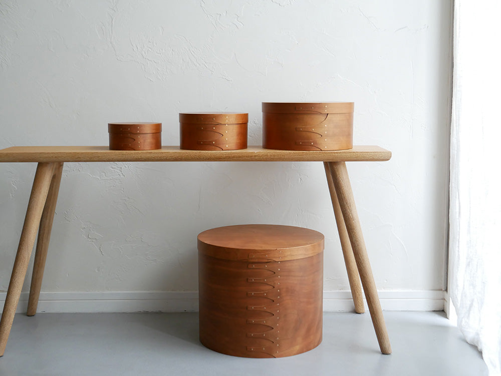 チェリー材を使用したアクシス シェーカーラウンドボックスの写真