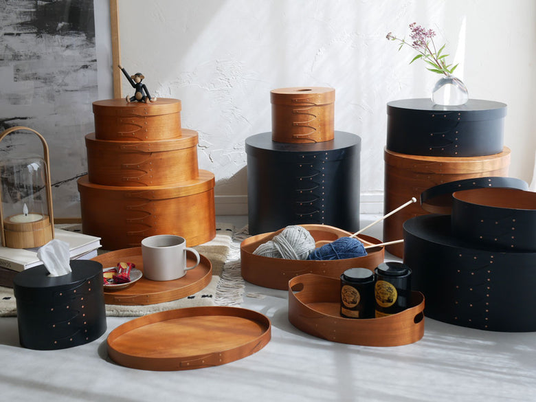 チェリー材を使用したアクシスのシェーカーラウンドボックス。木製の蓋とボディに銅の装飾が施されたハンドメイドの温かみあるデザイン。