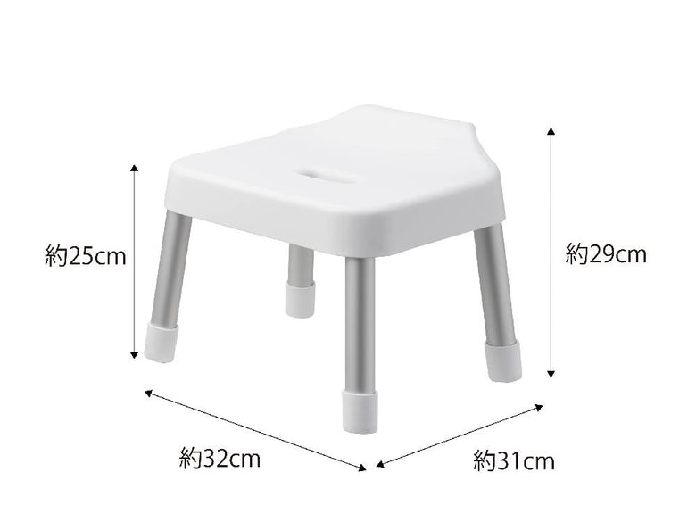 白色の【MIST/ミスト】引っ掛け風呂イス SH25が、アルミニウム合金のパイプに取り付けられている様子。ポリプロピレン製の座面とエラストマーの滑り止めが特徴で、耐荷重約100kgに対応。