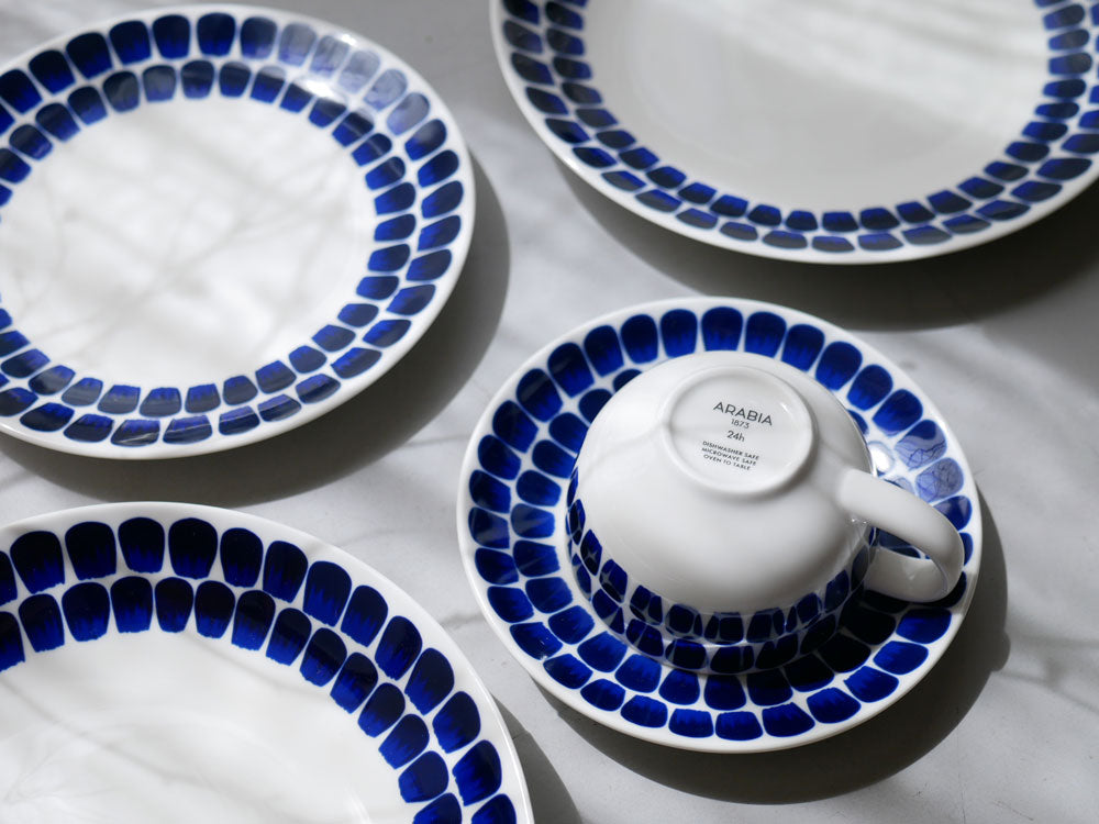 青と白のアラビア製磁器ボウル「24h トゥオキオ」、16cmと18cmのサイズ展開