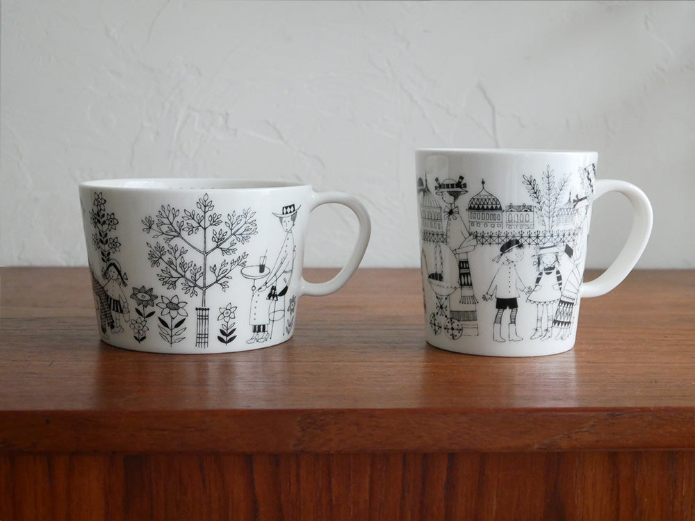 アラビアエミリアシリーズのベージュ磁器製マグとカップ、容量300mlおよび400ml