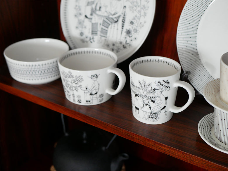 アラビア エミリア マグカップ、磁器製で容量300mlのタイ製コーヒーマグ