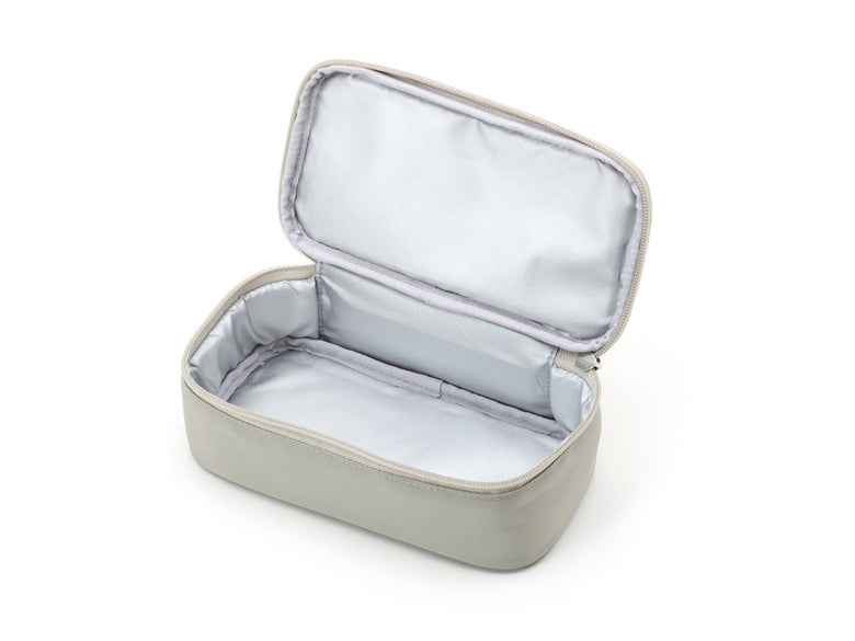 ジェルクールの蓋が保冷剤として機能する500mlランチボックス squareL。ミルクホワイト色のポリプロピレン製