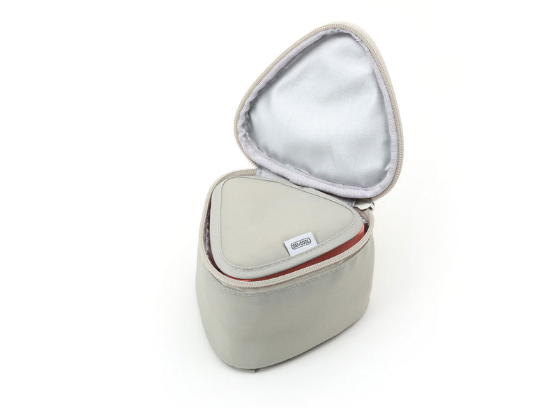 銀色のGEL-COOLジェルクール蓋付きランチボックスと専用保冷ケースの製品画像