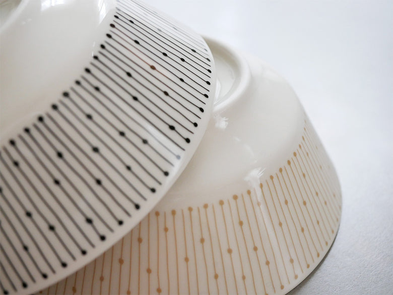 アラビア製マイニオの磁器ボウルと蓋がセットになった食器