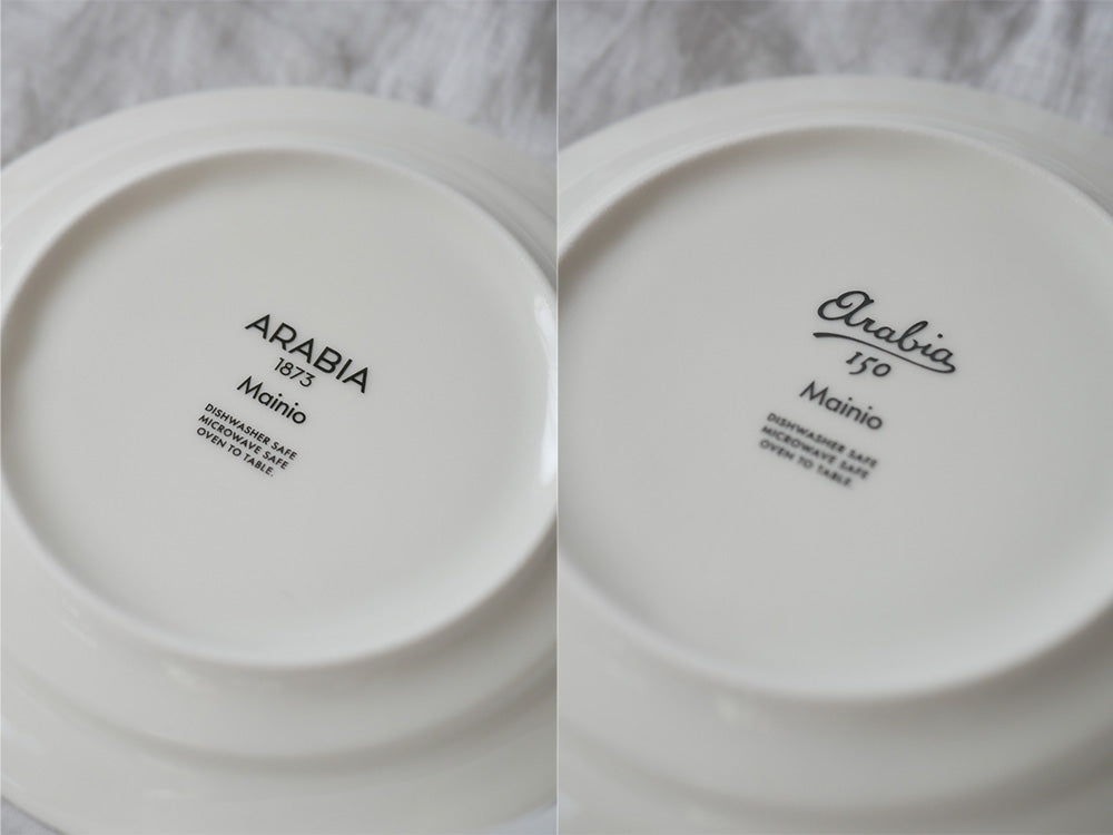 アラビア製マイニオの磁器カップ＆ソーサーとマグカップが並べられた食器セット