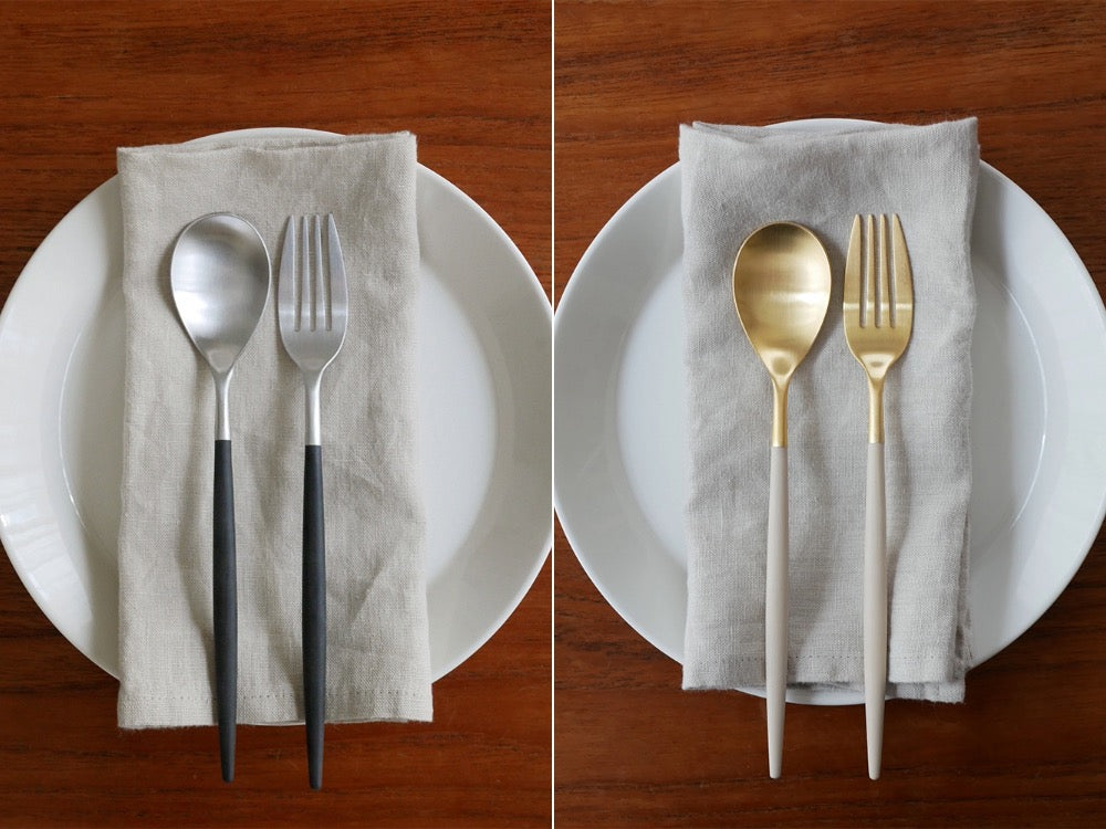 クチポールのMIO ブラックシルバー カトラリーセット、ディナーフォーク、ディナースプーン、ディナーナイフ、デザートフォーク、デザートスプーンが揃った高級銀製食器