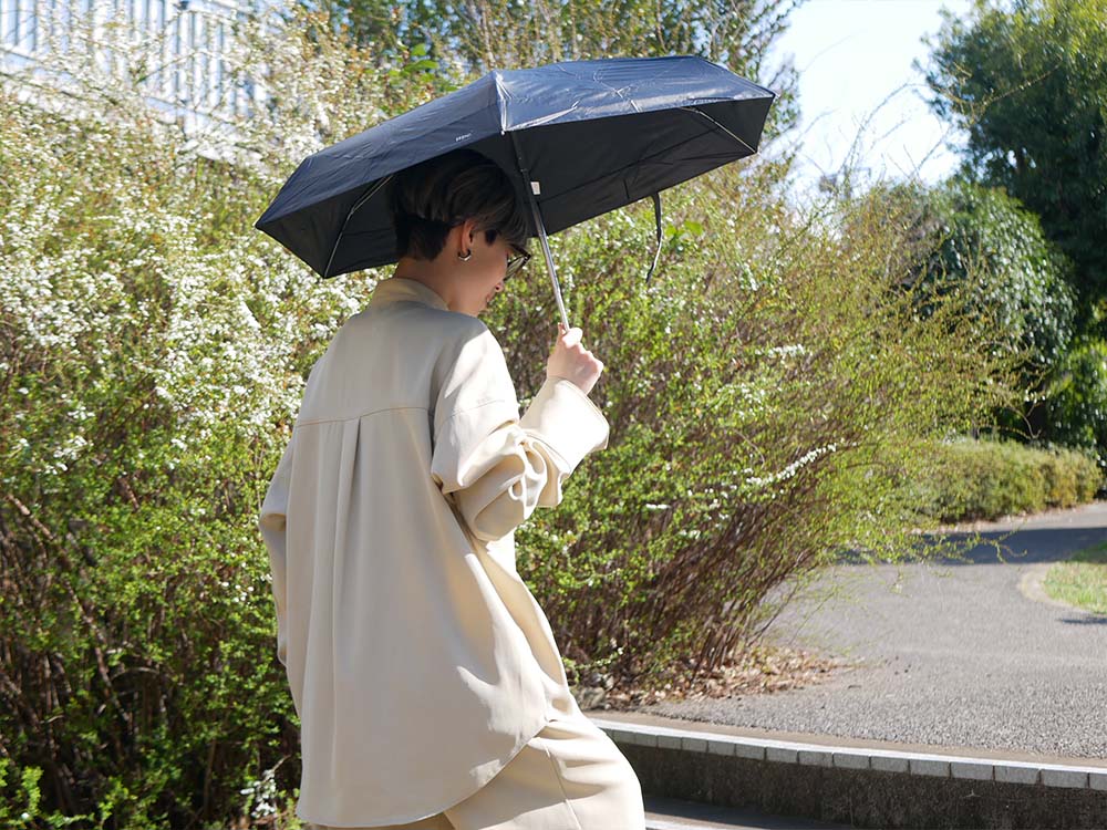 Wpc./ダブリュピーシー】日陰を持ち歩く スマホサイズの折りたたみ傘