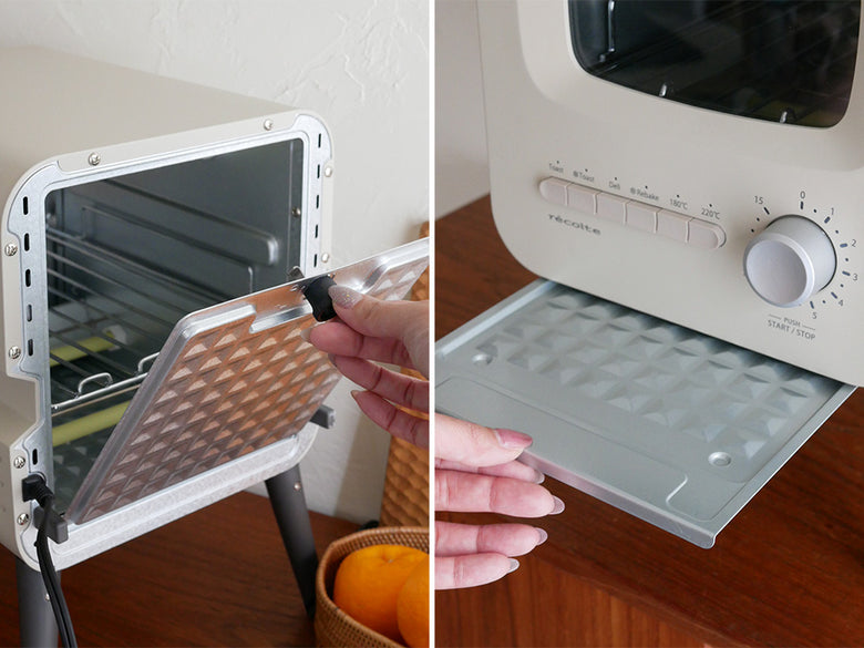 レコルト製クリームホワイトのスライドラックトースター。本体はスチールとガラスで作られ、付属のスライドラックやトレイがセットされたキッチン家電。