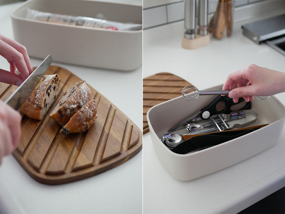 レコルトのクリームホワイトブレッドケース。ABS樹脂製本体とアカシア製フタを使用し、約28×17.5×9.1cm、2.9L容量のキッチン用パン収納容器