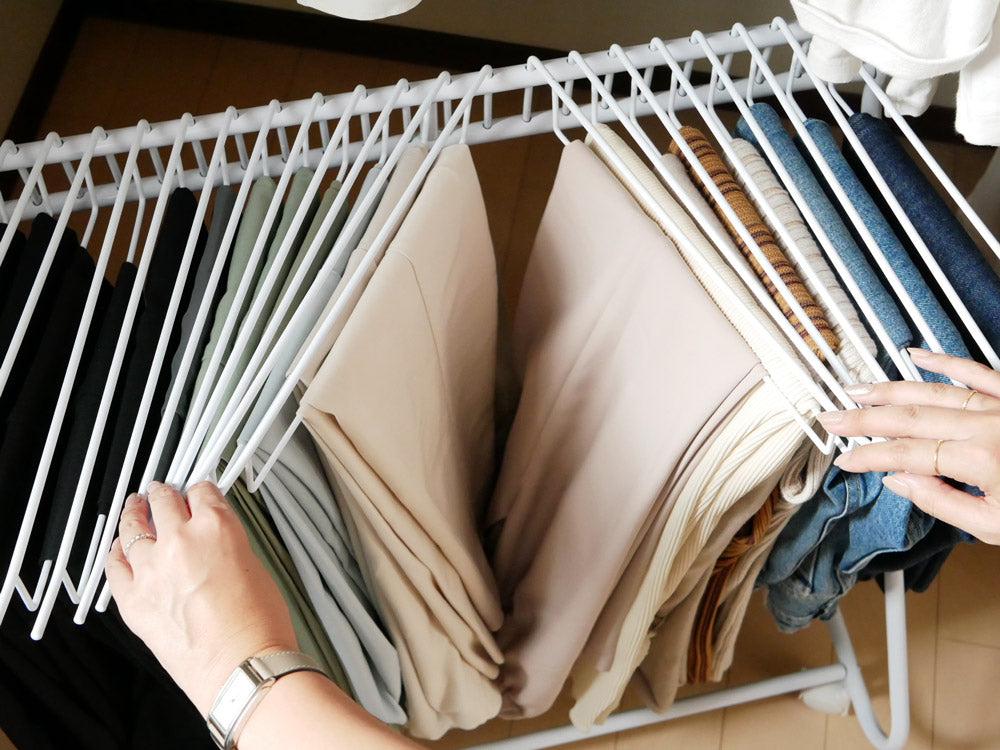 ビーワースセレクション スラックスハンガー高タイプ10本掛け、ホワイトのスチール製衣類スタンド