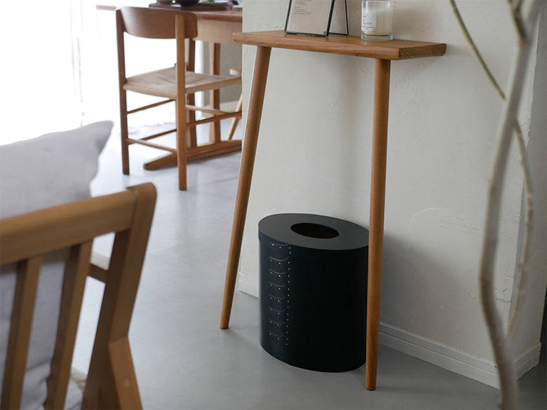 チェリー材で作られたアクシス シェーカーダストボックスの木製デザイン