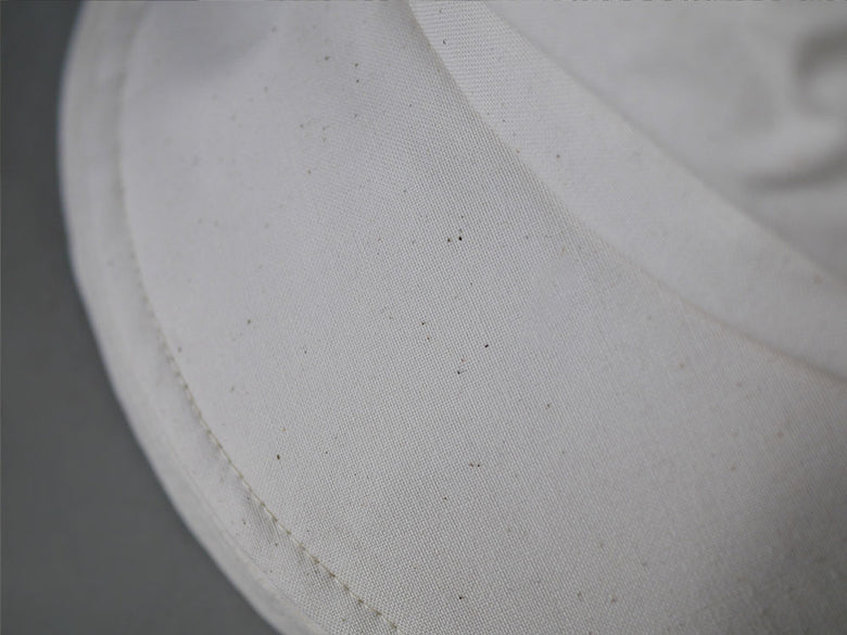 IMPROVEインプルーブの白と銀色のDIGNITY被る日傘