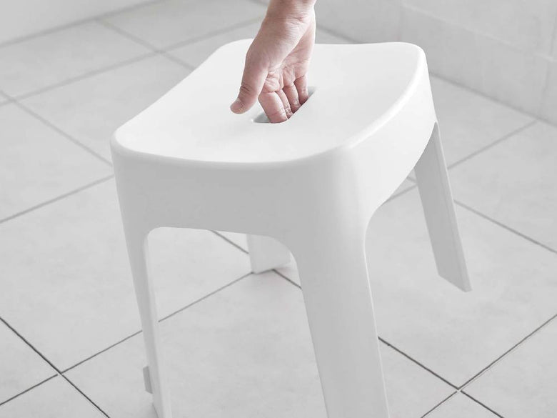 タワー SH25マグネット風呂イス。プラスチック製でスチール壁に磁石固定可能なバスタブ用椅子