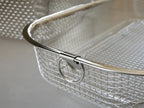 銀色の18-8ステンレス製メッシュ水切りかご、持ち手付きの金属バスケット