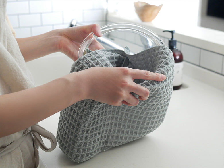 テイジンのあっちこっち水切りマットがメッシュバスケットに収納されている様子