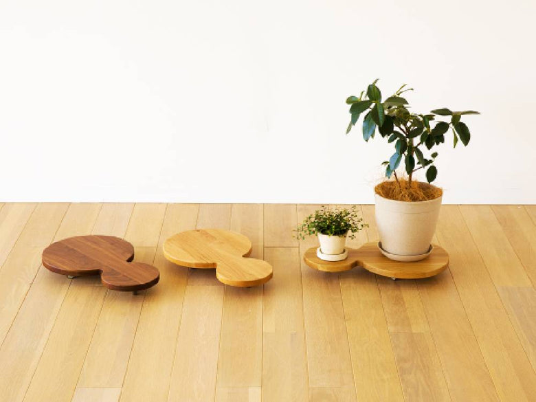 高野木工製ホワイトオークまたはウォルナット材のプランターベース。木目が美しい木製スタンド