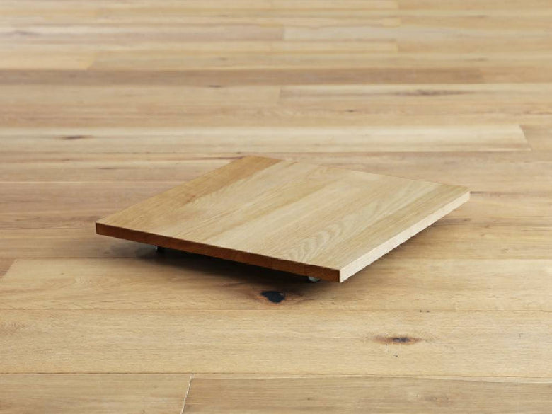 高野木工のPLANTER BASEプランターベース、ホワイトオークまたはウォルナット製の木製床材を使用したデザイン