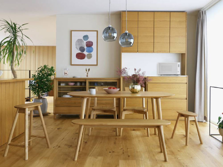 高野木工のRUBEシリーズ木製スツール、ホワイトオークまたはウォルナット無垢材使用の40cm高さモデル