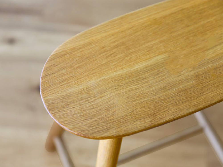 高野木工の木製RUBEスツール、ホワイトオークまたはウォルナット仕上げのハイチェア