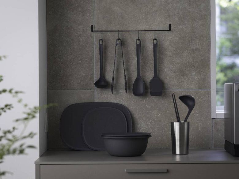 マーナのきほん お玉、銀色の耐熱ナイロン・シリコーン製キッチン用調理器具