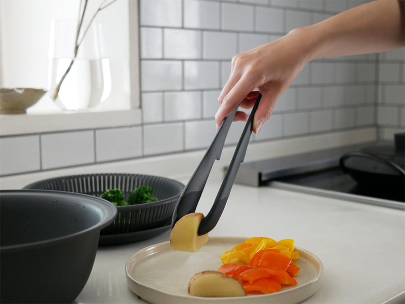 マーナのきほん トング、ナイロンとシリコーンゴム製の耐熱性キッチン用トング