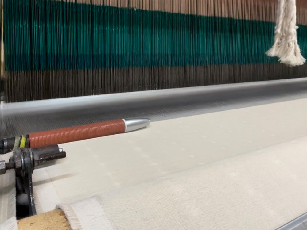 ココマニの1年中使えるとろサラ5重織ガーゼケットの綿100％の織り模様を詳細に映した画像