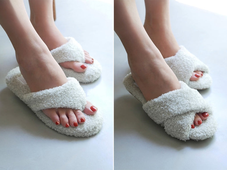 灰色と白色の毛皮製抗菌防臭スリッパ