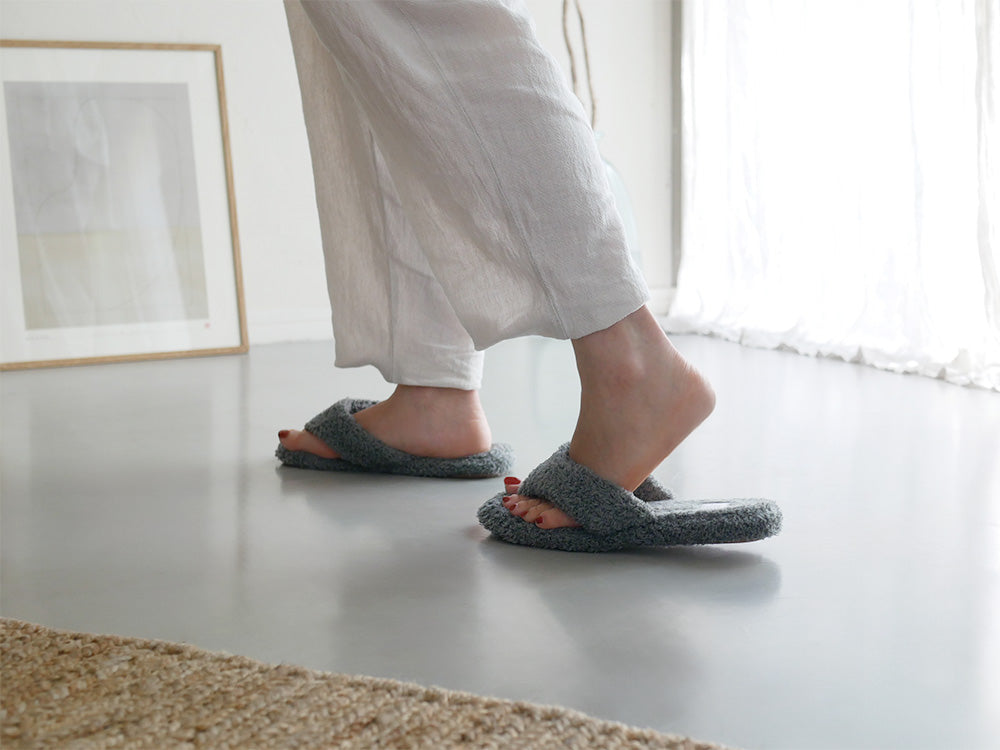 グレーとシルバーの抗菌防臭パイルサンダルスリッパ