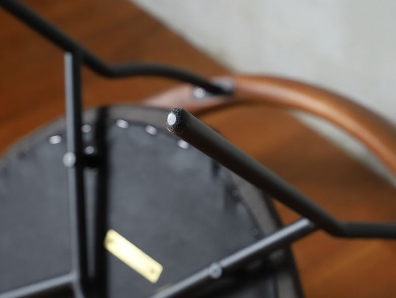 アデペシュ製fincチェア、スチールフレームとオーク無垢材を使用した折りたたみ可能な木製椅子