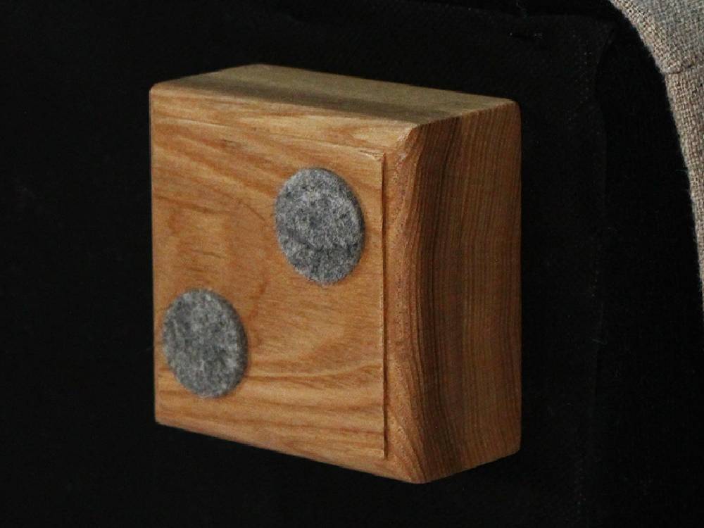 アデペシュのフレンチリネンソファに使用されているハードウッド製のプランク