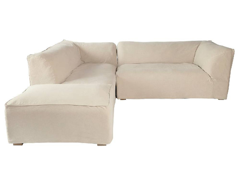 風成地形を背景に荷役動物として働く馬の風景