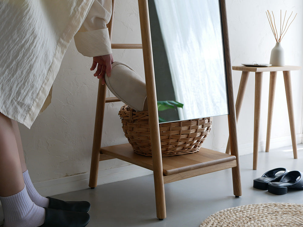 NOWHERE LIKE HOME】SCALA天然木の収納もできるスタンドミラー｜【公式