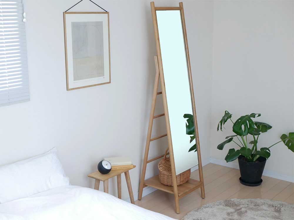 オーク材を使用した収納機能付きスタンドミラー