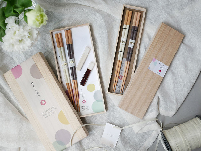 やさしい彩りシリーズの抗菌汁椀、抗菌丼、キッズ汁椀、八角箸がセットになった画像