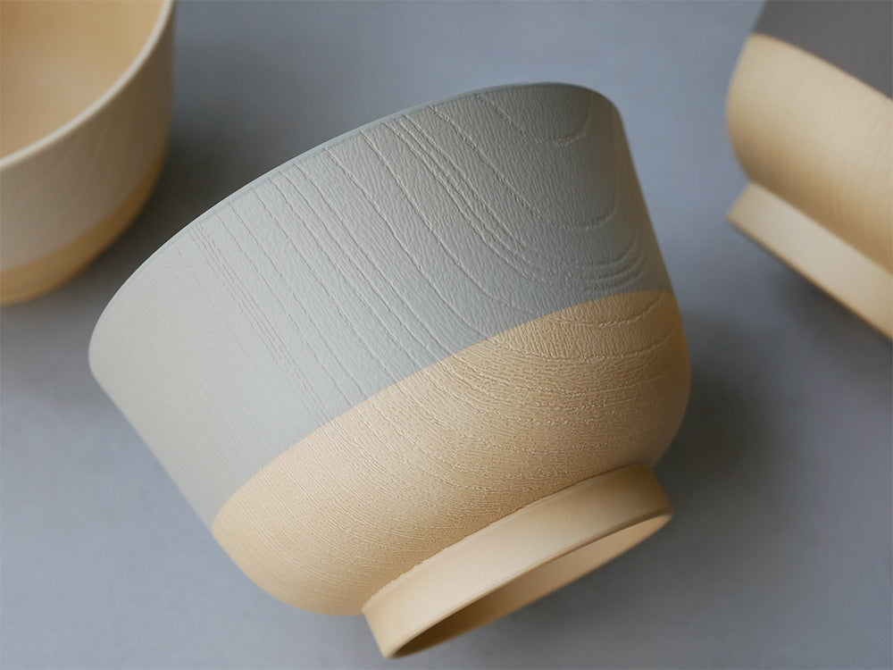 やさしい彩りシリーズの抗菌汁椀や丼、天然木の八角箸がセットになった陶器セット