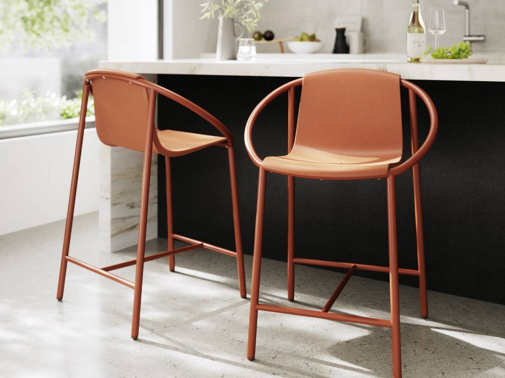 ウムブラ製リンゴカウンタースツール、木目仕上げのハードウッドバー スツール